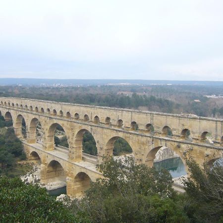 Studio Charmant Et Calme Villeneuve Les Avignon Entree Et Cour Independantes Climatisation Piscine Parking Exterior foto