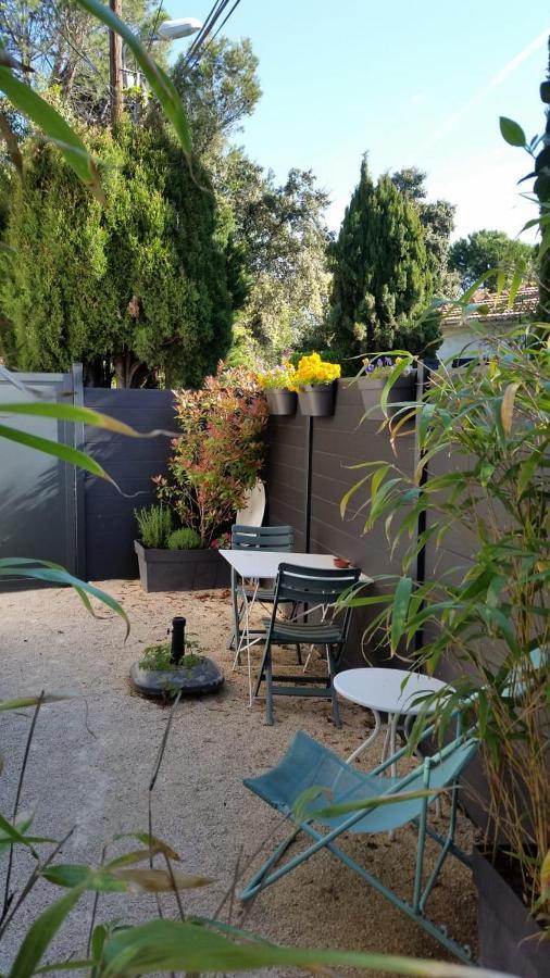 Studio Charmant Et Calme Villeneuve Les Avignon Entree Et Cour Independantes Climatisation Piscine Parking Exterior foto